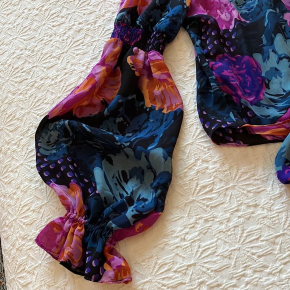 Fabulous😱gorgeous shear floral print blouse with rows of shirring and Gorg tie - Picture 11 of 16